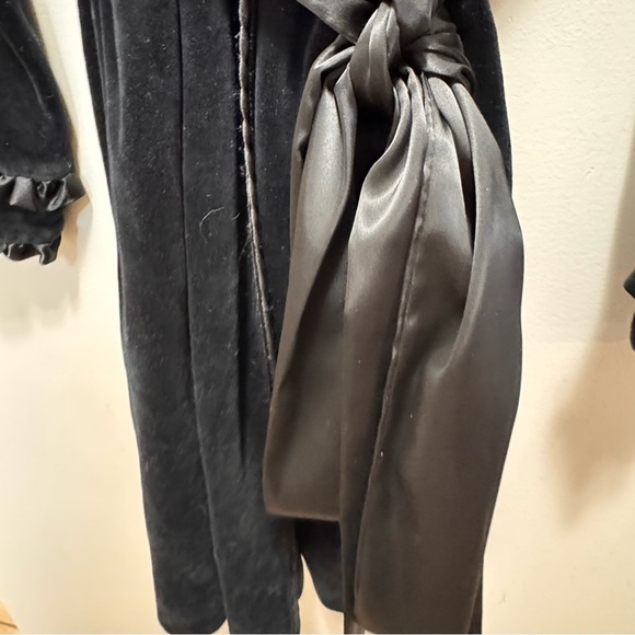 Betsy Johnson Intimates Black Velvet Ruffle Robe Size Medium - Picture 7 of 11
